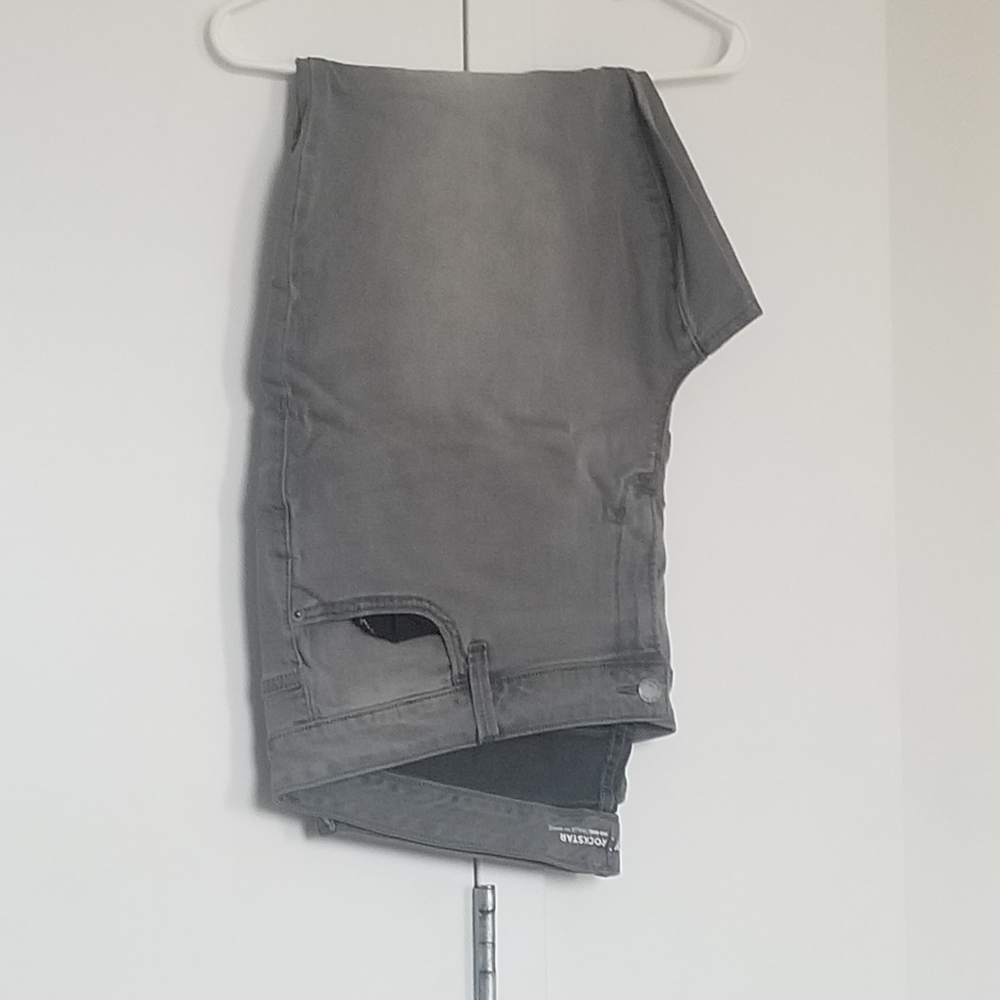 SALE!!!! Old Navy Rockstar mid rise jeans size22